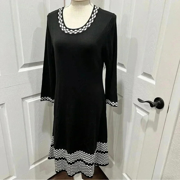 Jessica Howard black and white, geo pattern trim sweater dress.  Fit and flare - Picture 1 of 7